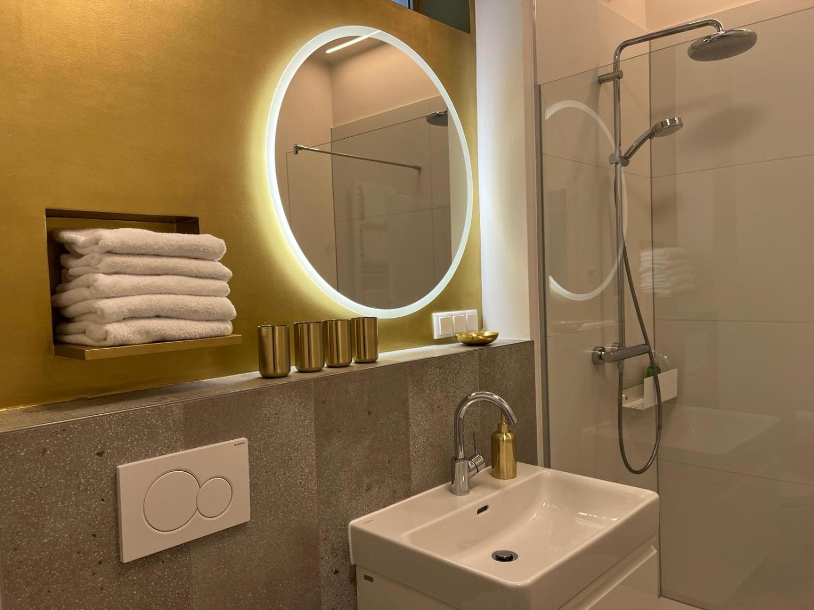 Golden Flat By Grazrentals With Parkview - Brandnew & Free Parking Dış mekan fotoğraf