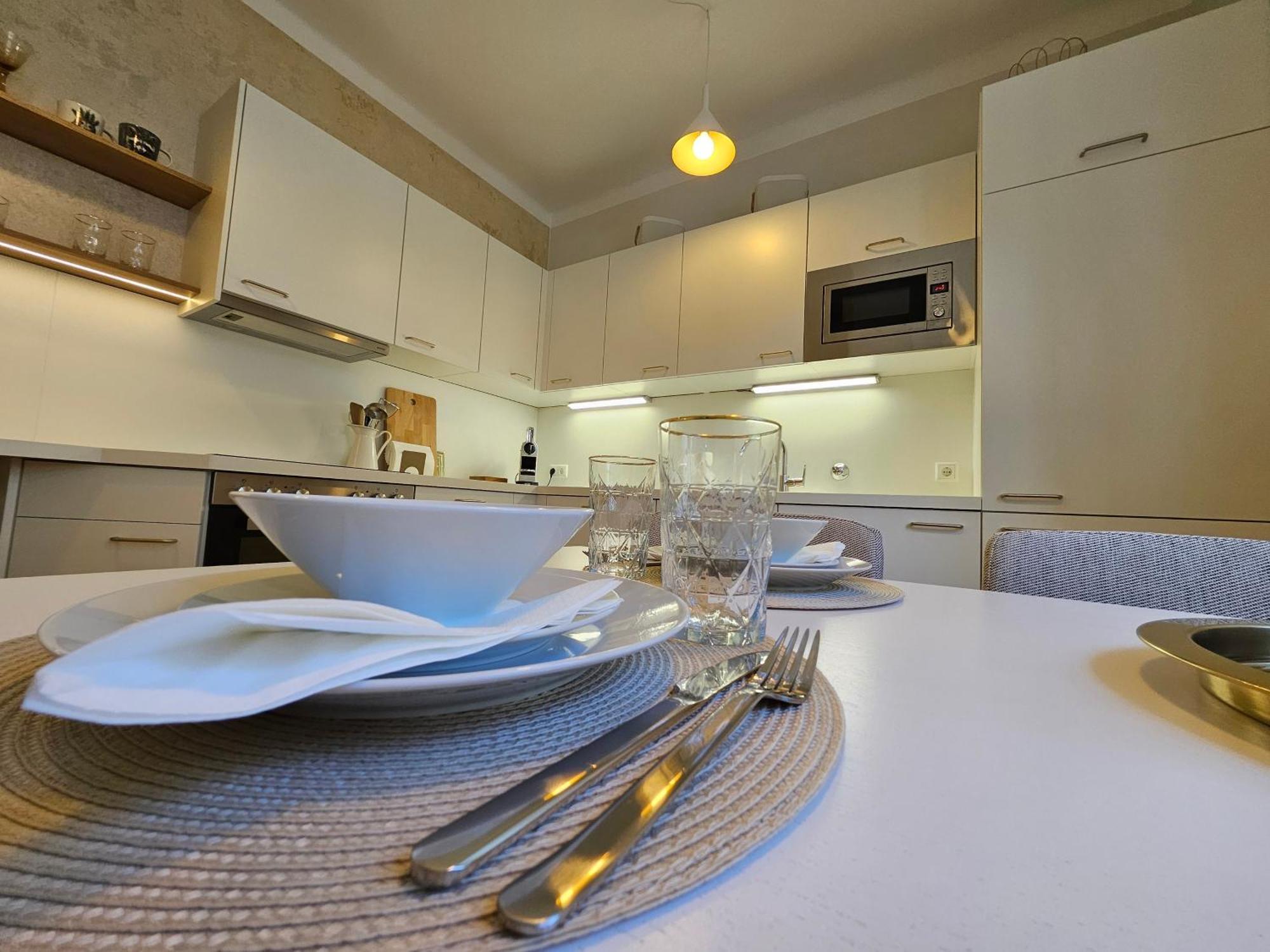 Golden Flat By Grazrentals With Parkview - Brandnew & Free Parking Dış mekan fotoğraf